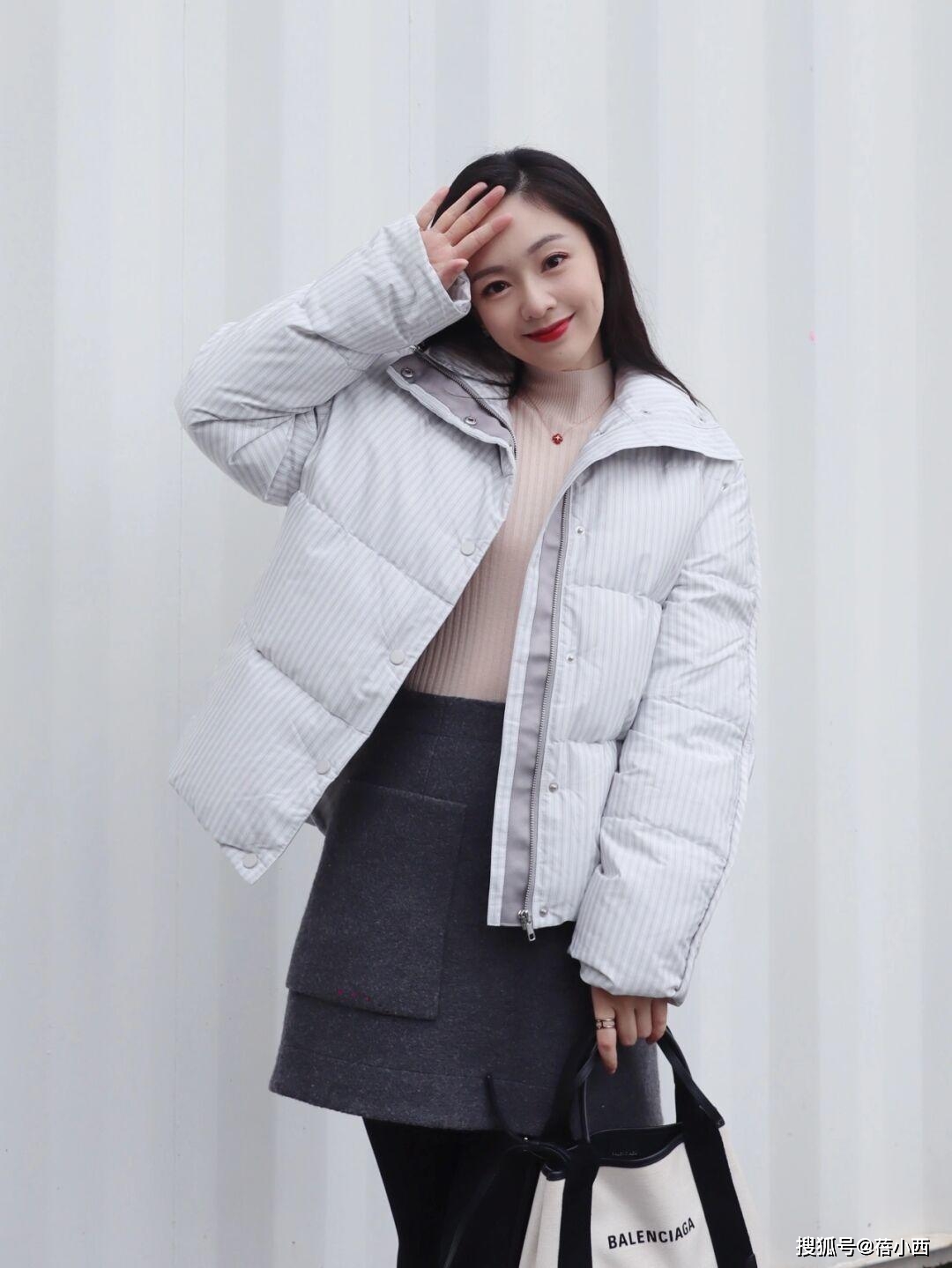 黑色 时髦的女人，一定要有一件适合自己的“羽绒服”，已帮你选好款式