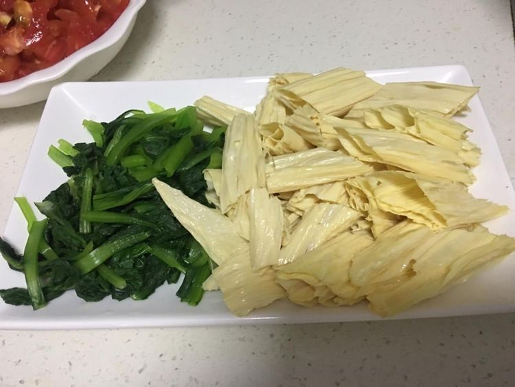 做法|家常菜腐竹炒油菜的做法，做法简单，吃起营养美味