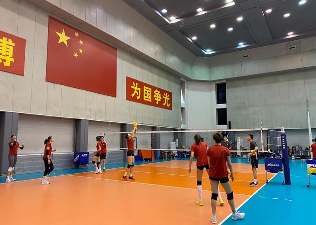 手术|袁心玥将亮相！中国女排“朱袁张”组合，1人上学1人手术1人休息