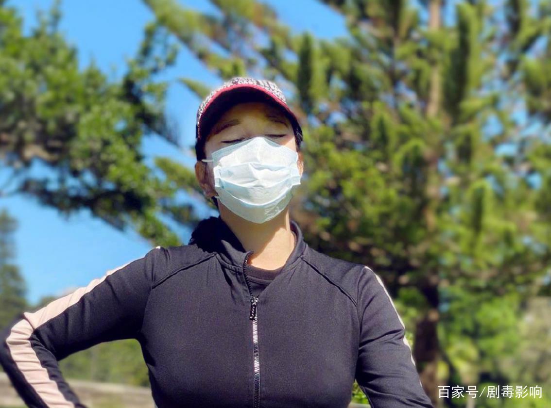 林志颖一家五口照片林志颖为妻子庆生一家五口仨儿子乖巧听话夫妻坐敞