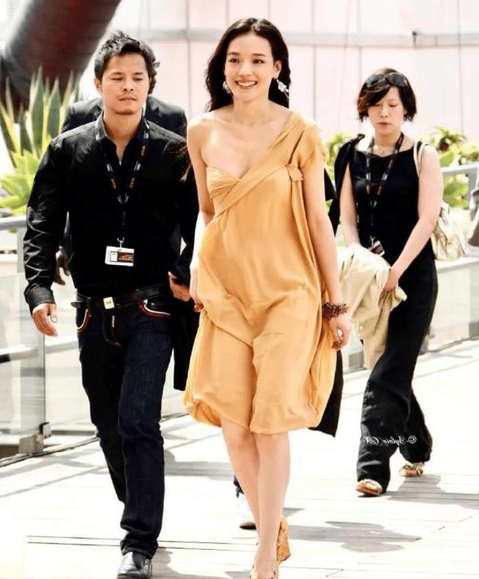 女神 舒淇活动穿搭近照,黄色系穿搭超显肤色,仙气十足