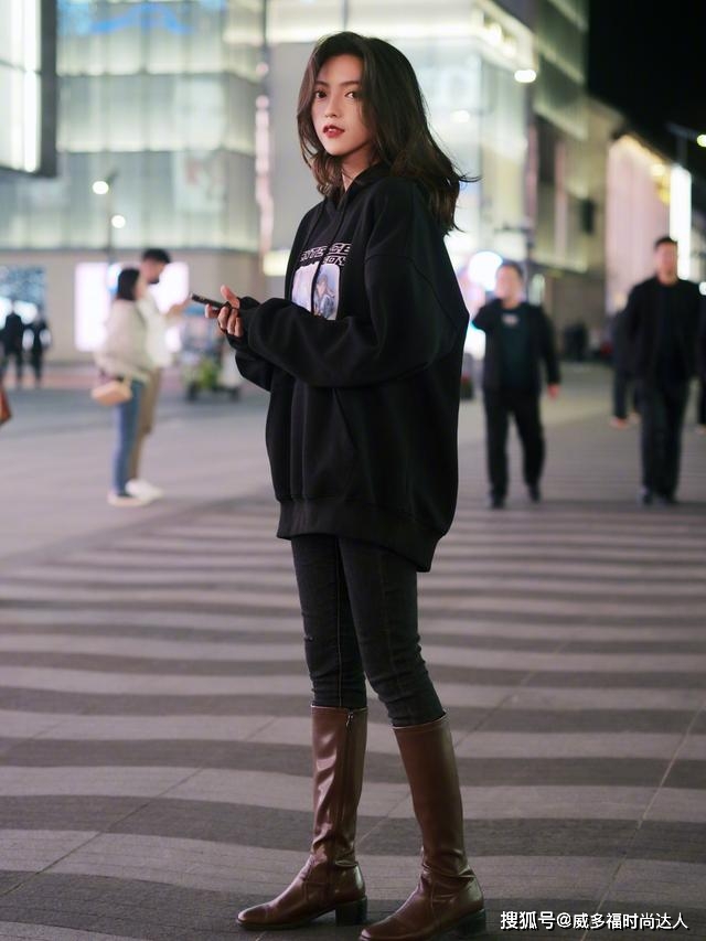 冬天还是"中筒靴"更时髦,配紧身裤气质显瘦,适合30 岁女性