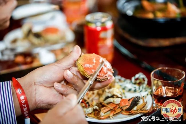 螃蟹x劲酒的奥义，在这条美食街找到了！