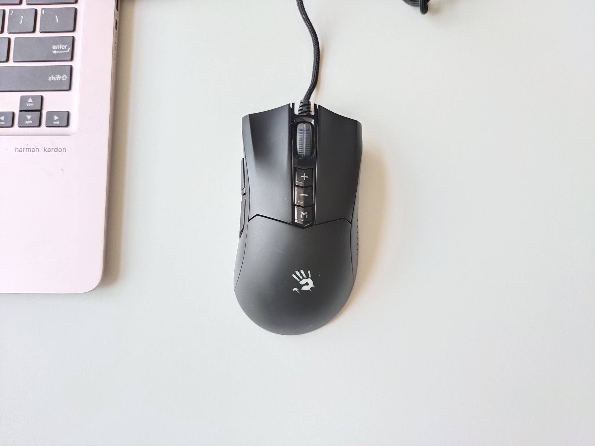 手握血手幽灵ES9Pro鼠标,游戏仿佛开了挂,畅快淋漓带你飞