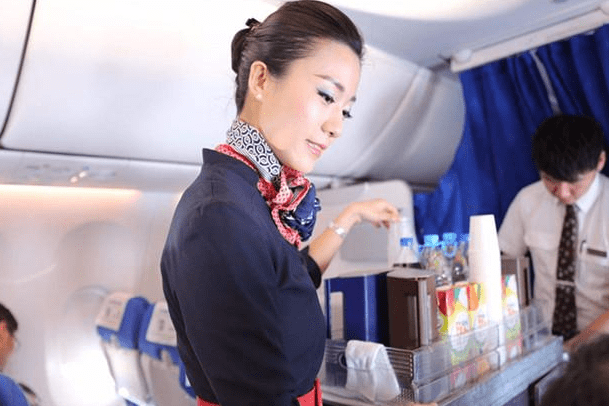 飞机上的隐藏服务,只有主动提空姐才会做,内行人告诉你该怎么做_乘客