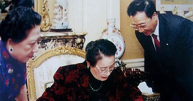 梦回往昔，解读梦见奶奶去世，我一直哭，我不想奶奶去世的深层含义