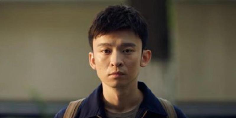 演技|《谁是凶手》首播：赵丽颖眼眶凹陷显疲态，没出场却被嘲演技最差