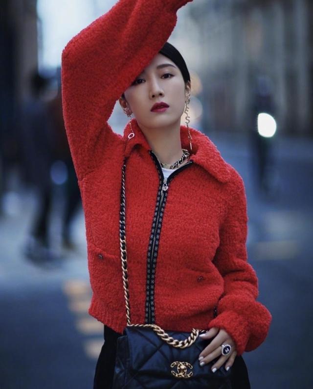 身材 李念穿衣真“胆大”,身穿一袭蕾丝连衣裙性感魅力,娇俏优雅