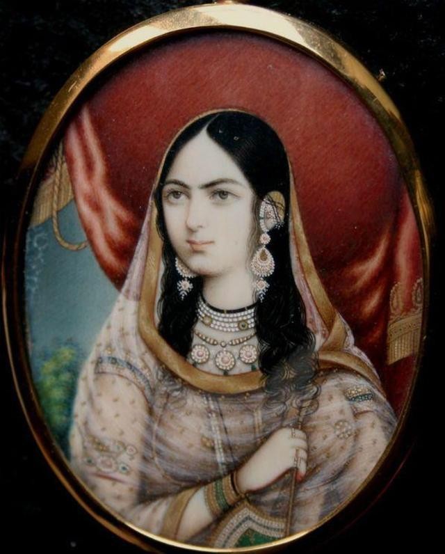 印度最美王后：18年生14个孩子，丈夫因她成暴君，陵墓是世界七大奇迹