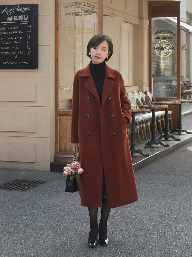 黑色 女人一定要穿得有品味，4个神仙色大衣分享给你，可以照着搭