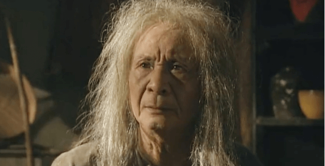 也有一些一直以皇室贵族或者满清遗老遗少的身份自居,虽然在社会上