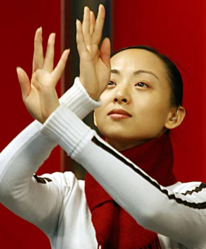 "千手观音"邰丽华:2岁聋哑,27岁嫁理工男,29岁上春晚走红_医生_表演