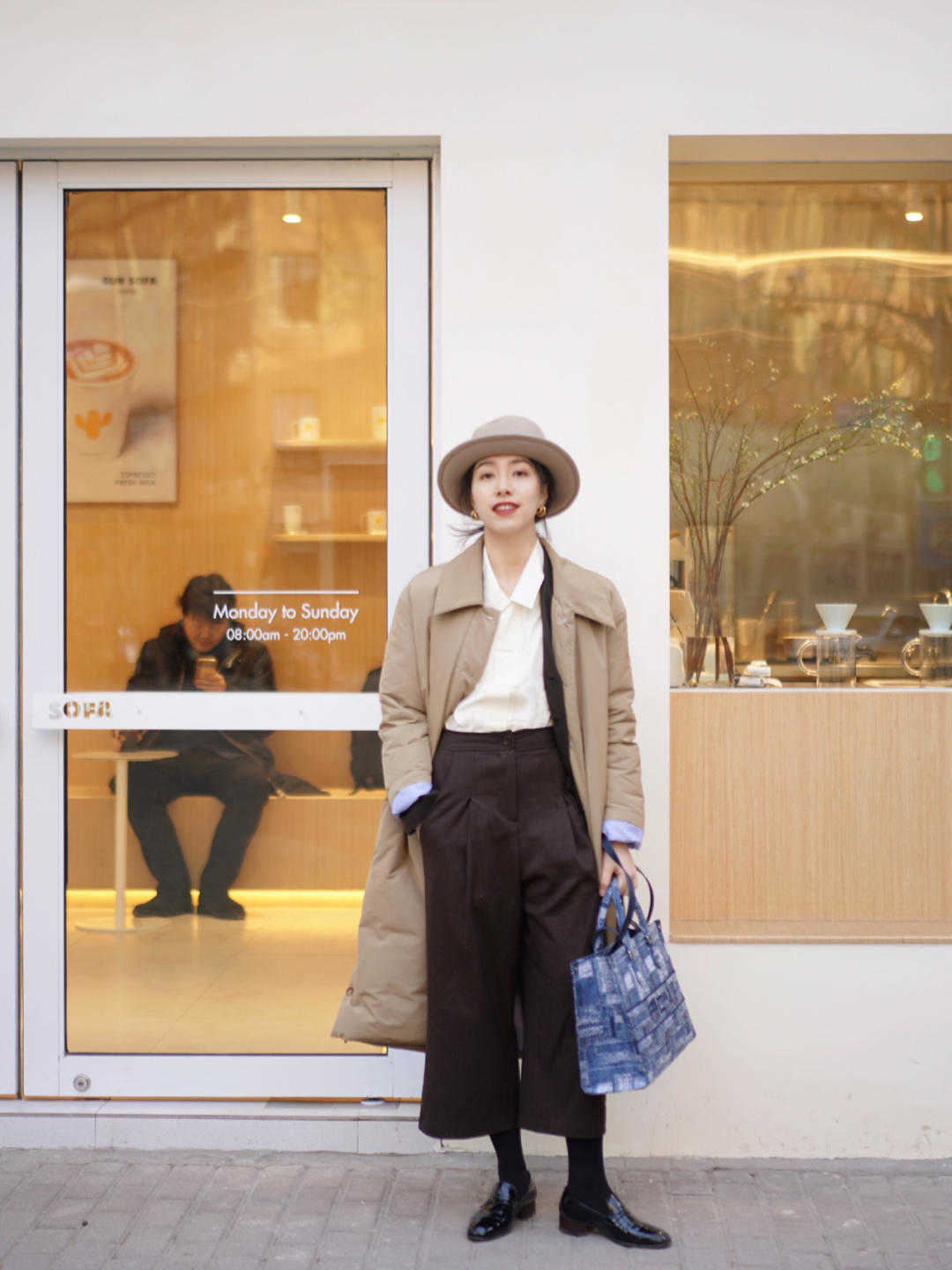 整体 今年火了一种穿法叫“西服套装+羽绒服”，干练利落又实用，太美