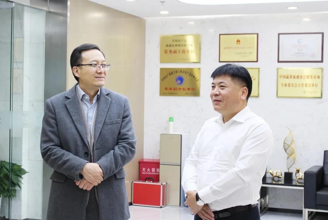 蚌埠市副市长郭鹏(左)与 执行总裁周士林(右)作为全国领先的涉农流通