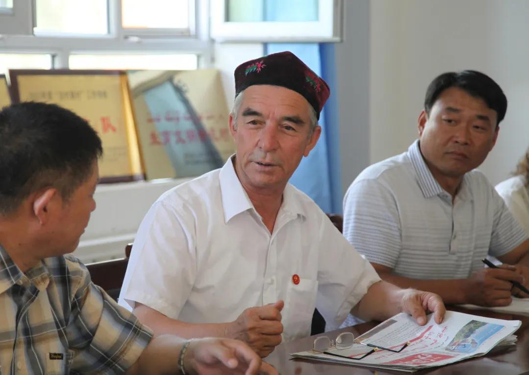 《七一勋章相册》 | 买买提江·吾买尔:敢管会管的好支书,终生奉献
