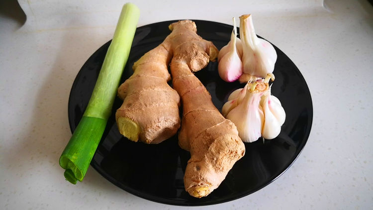 炒肉丝需要放葱姜吗 9c38f8afb5624caf9961cc3c279885bd.jpeg