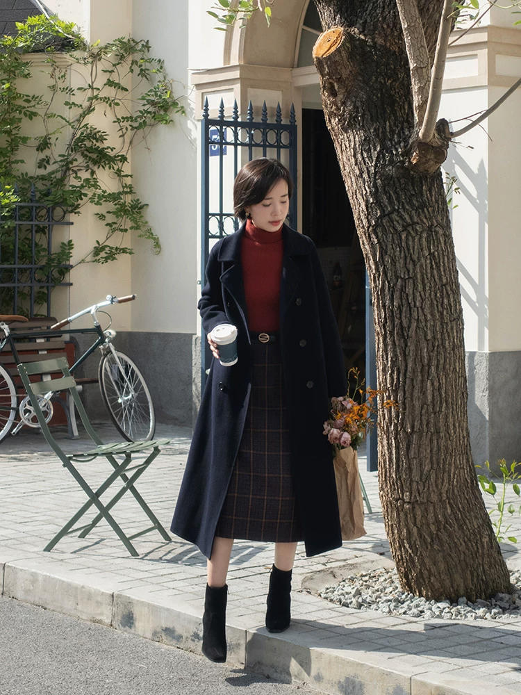 黑色 女人一定要穿得有品味，4个神仙色大衣分享给你，可以照着搭