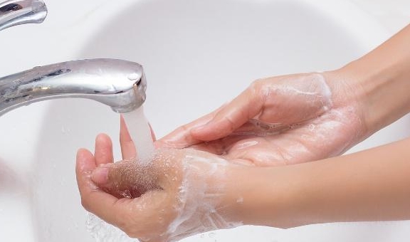 进行|和乙肝病人接触,会不会传染上?做好3点预防乙肝