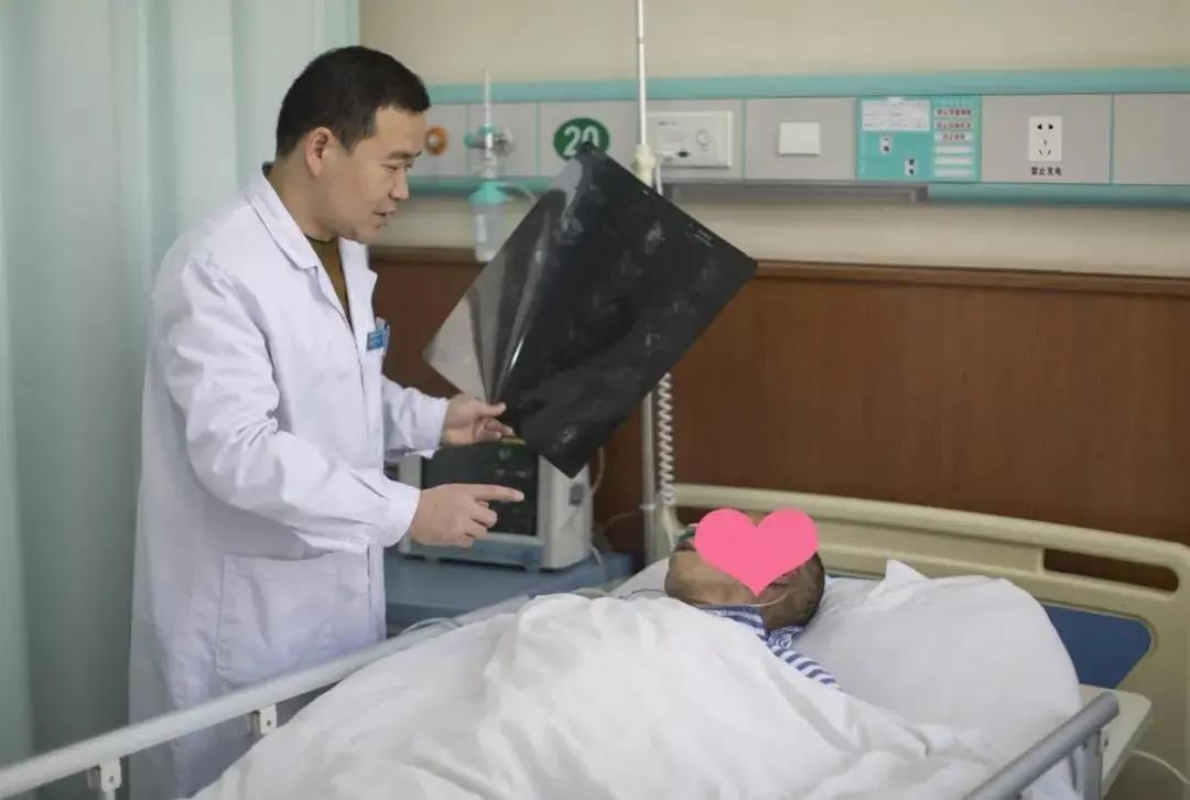 手术|咸阳市第一人民医院贾蓬勃：铭志肝胆，“方寸”之间演绎“镜下乾坤”