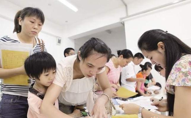 经济|幼儿园“收费单”走红，看完费用扎心了：生二胎都不敢还生三胎？