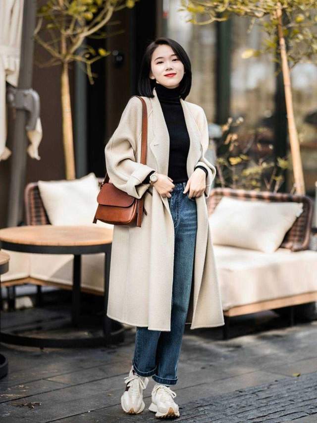 黑色 这个冬季天寒地冻，今年流行“大衣+裤子”温暖优雅，女神范十足