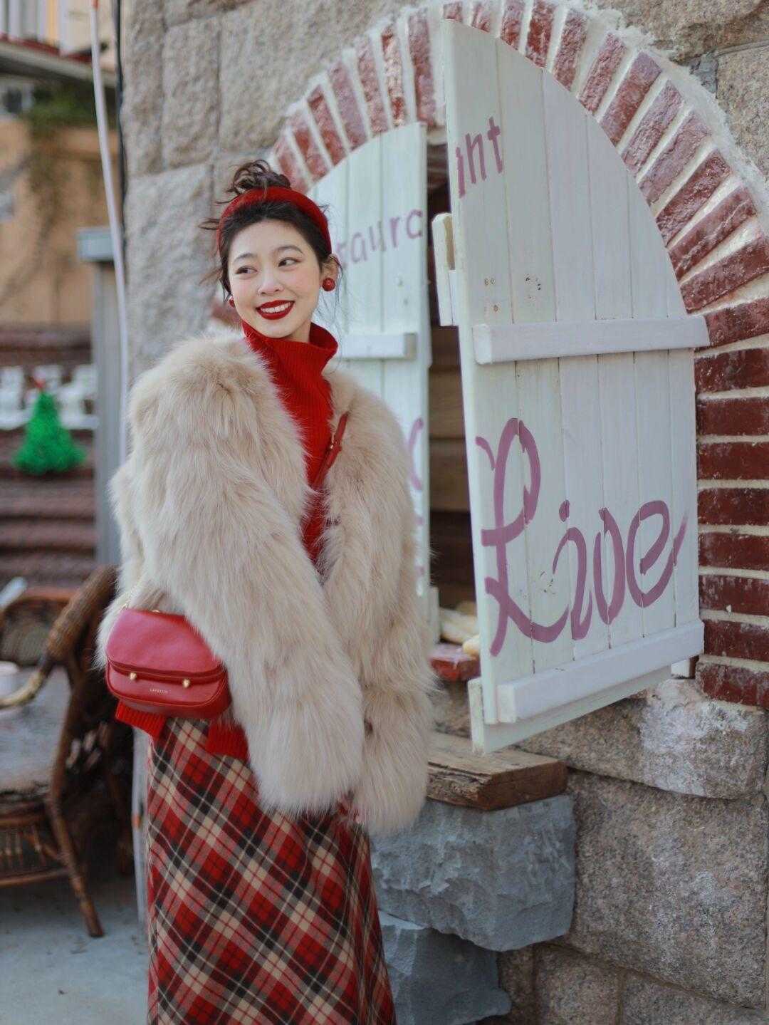 下装 冬天不要只会穿黑白灰，“红色”抢眼高调又显白，时髦又有气场