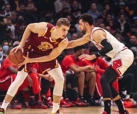 骑士爆冷赢球,探花16 9 5封盖,火箭错失顶级内线_莫布里_加兰德_公牛