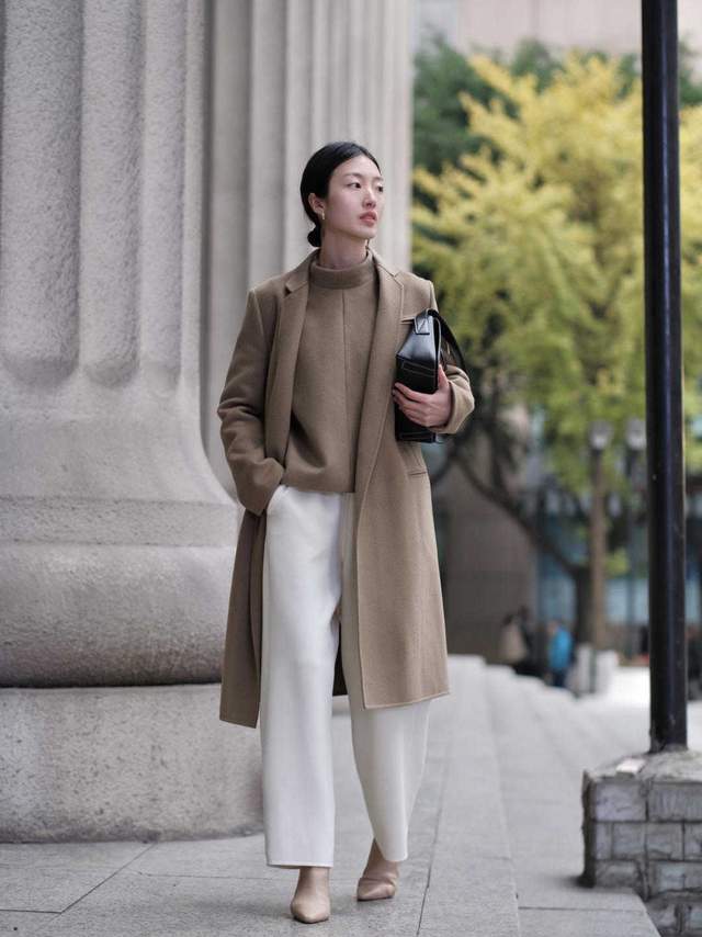黑色 这个冬季天寒地冻，今年流行“大衣+裤子”温暖优雅，女神范十足