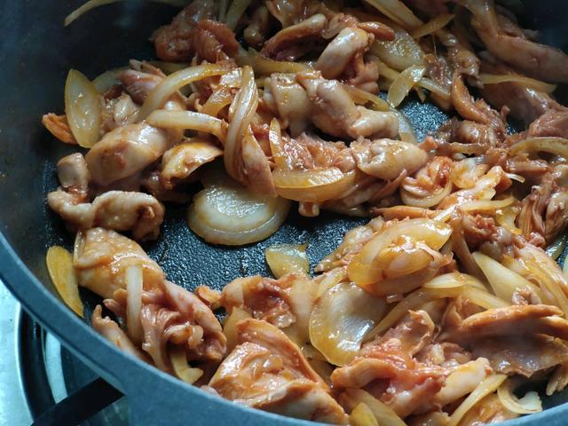 皮中|做孩子早餐难,要省时又要营养,孩子还爱吃,试试奥尔良鸡肉馅饼