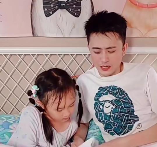杨帆|央视主持杨帆被催二胎高情商回应，6岁女儿罕露脸，被夸漂亮有福
