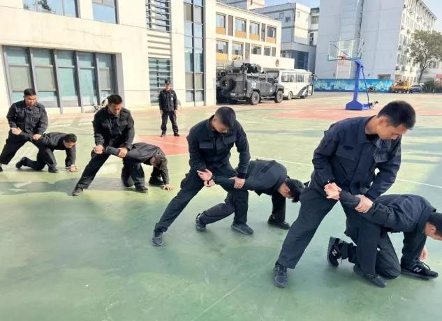 特警辅警服装图片