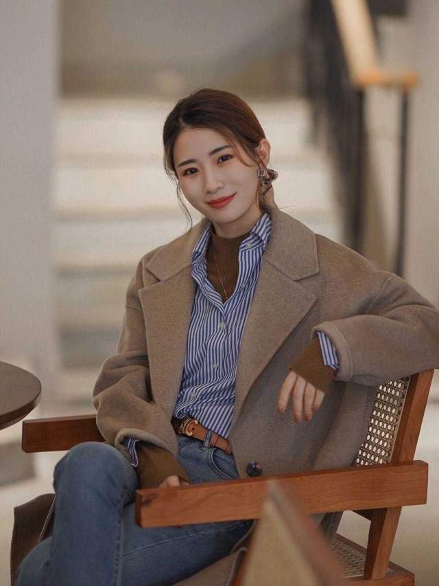 黑色 这个冬季天寒地冻，今年流行“大衣+裤子”温暖优雅，女神范十足