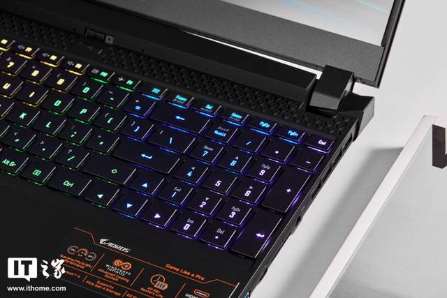 评测|AORUS 15P XD RTX 游戏本评测：130W RTX 3070 加持，跑满 300Hz 电竞屏