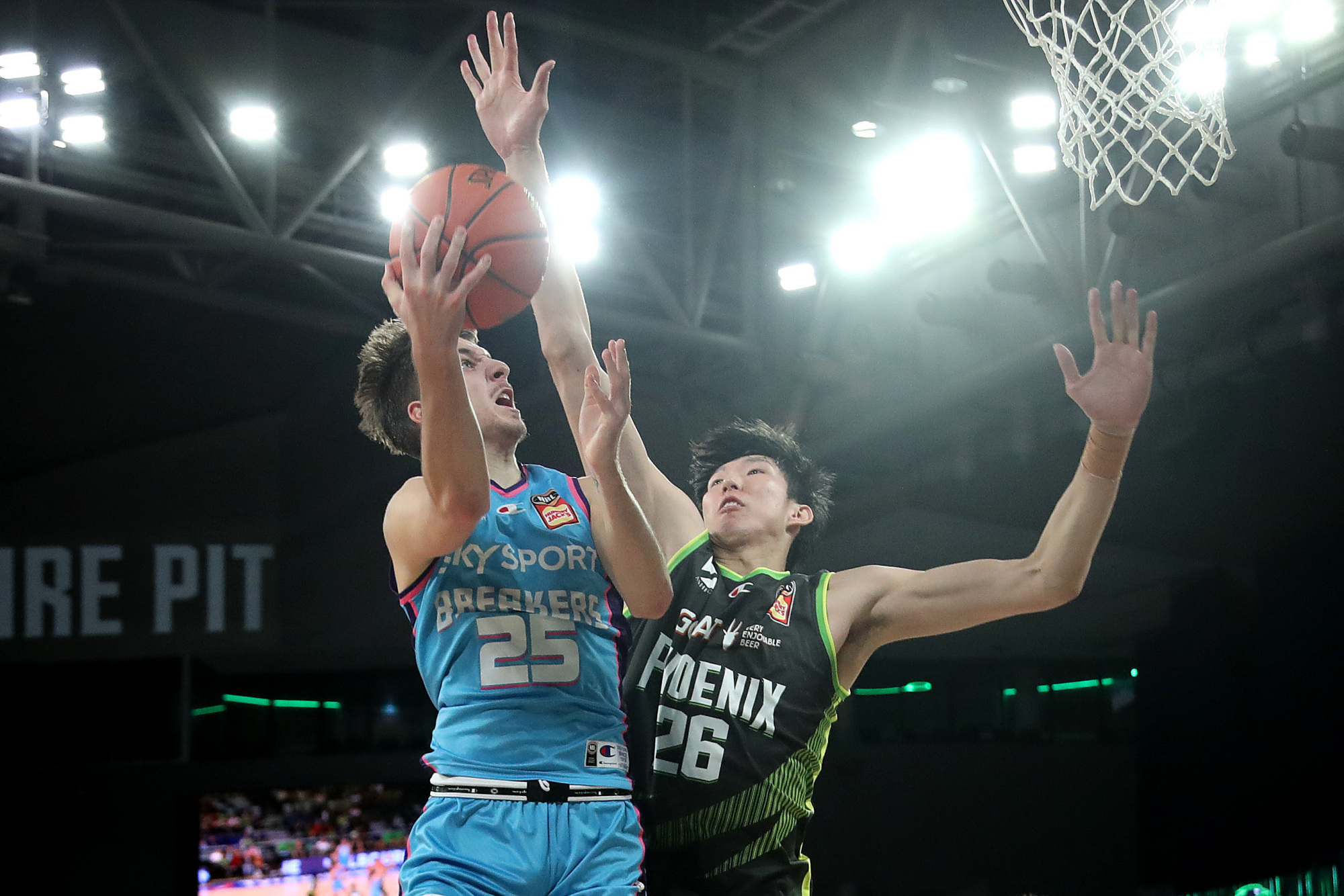 破坏者|NBL-凤凰双杀破坏者两连胜 周琦8+2帽遭遇争议判罚制胜暴扣2加1