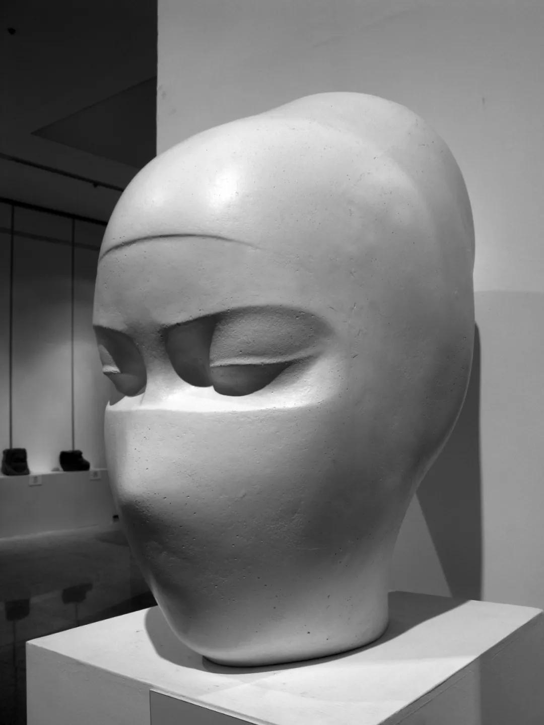 这个给傅中望带来无尽声誉的榫卯,不仅让他背负着雕塑家的名声,更成了