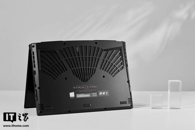 评测|AORUS 15P XD RTX 游戏本评测：130W RTX 3070 加持，跑满 300Hz 电竞屏