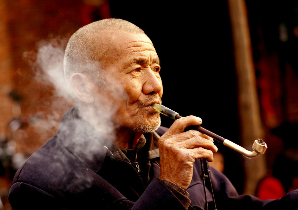 香烟或成奢侈品,普通人将抽不起烟?_烟民_低价_工作