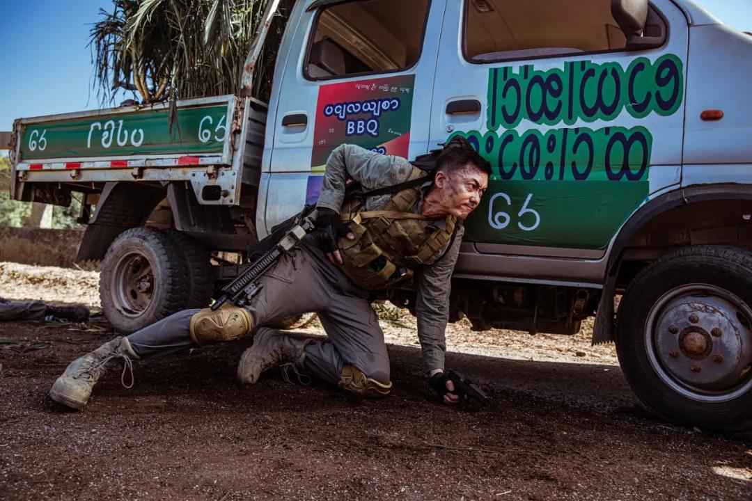 电影|万国影视参演王浩信军事动作电影《兵王之绝境狙杀》定档12月21日！