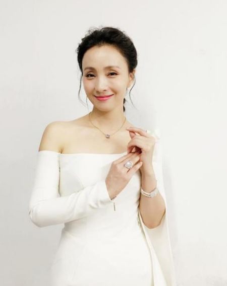 原创她是中国唯一大满贯影后当红时嫁小演员息影今成人生赢家
