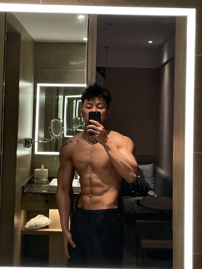 小男孩如何快速练出腹肌 7267a66e4579478ab78b17c48cd8737e.jpeg