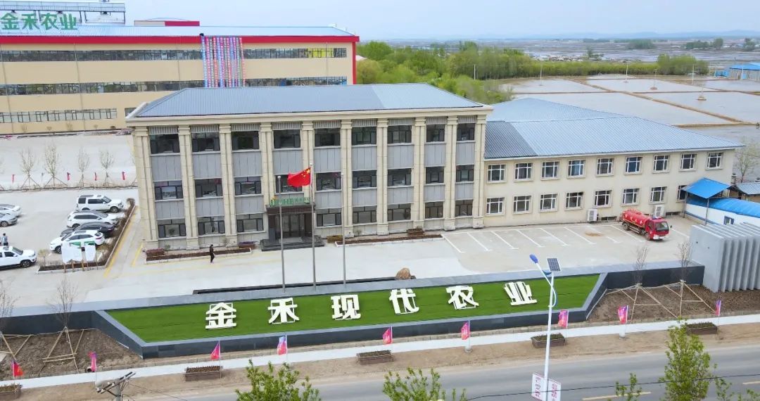 根据《食品安全法》和《国务院关于建立健全粮食安全省长责任制的若干