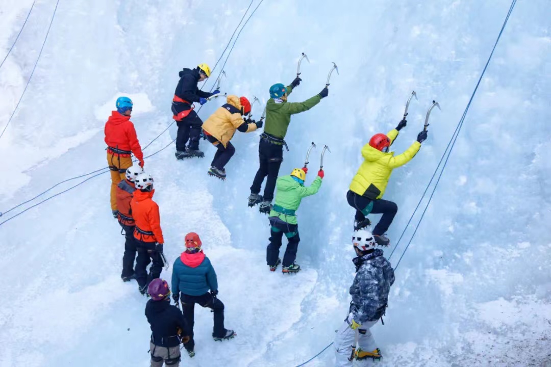 达古冰川+三奥雪山梦幻联动！攀冰壁、看冰川、爬雪山，为冬奥喝彩！