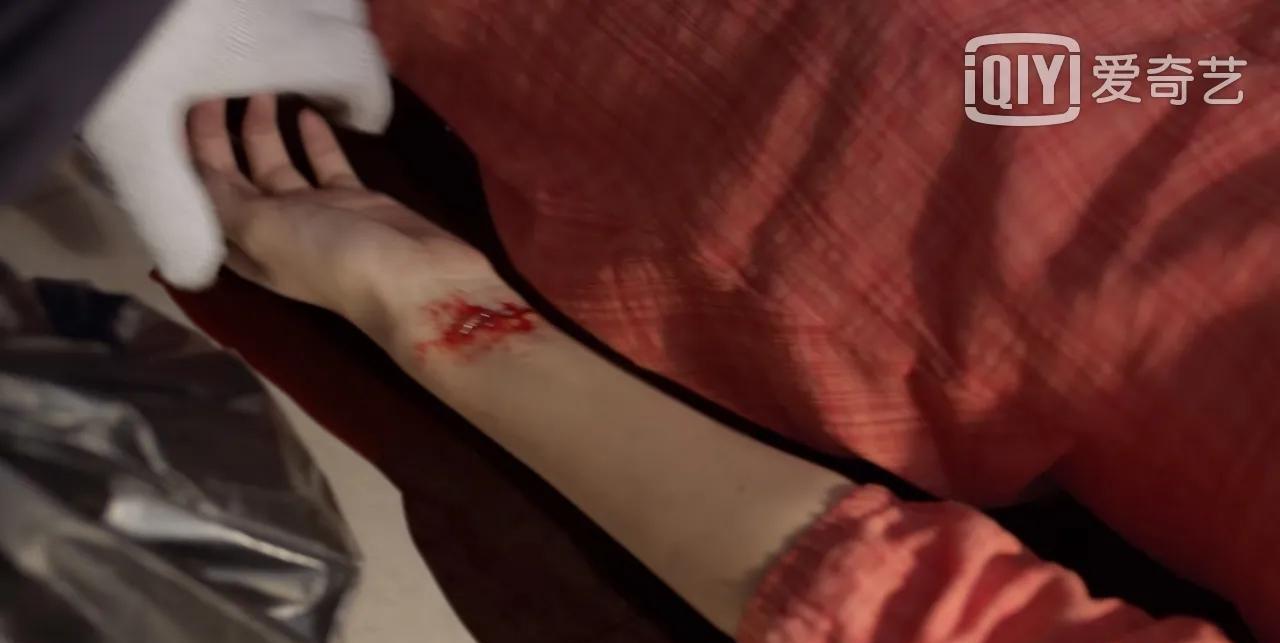 夏木|《谁是凶手》：赵丽颖饰演的“沈雨”，是不是反派？看这几处细节