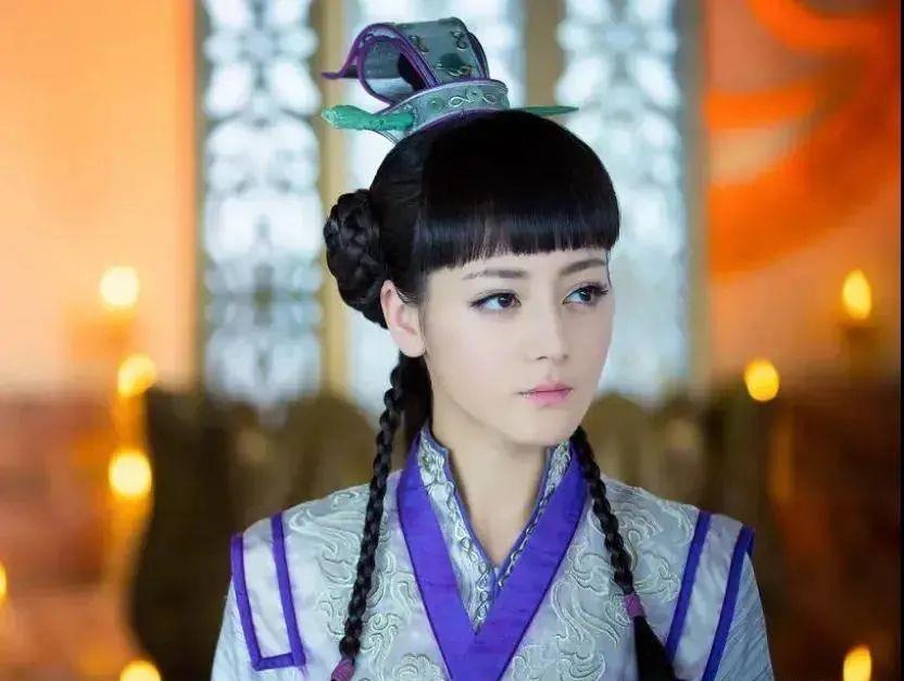 因为|热巴搭档龚俊演古偶，《帝皇书》中枪，长成这样就别演古装美人了