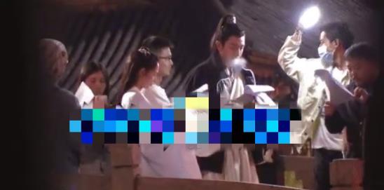 什么|冯绍峰当她的面抽烟，金瀚和她拍吻戏前也抽烟，这个女演员有点惨