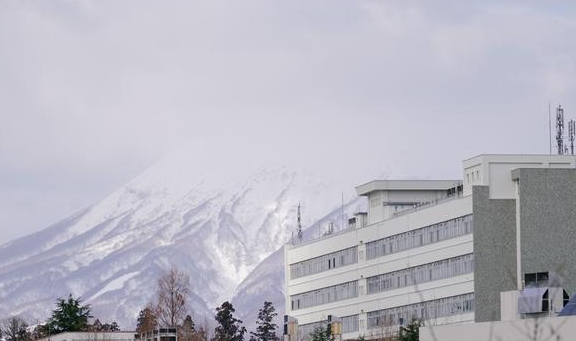 恢复出境游，你最想前往的目的地？日本这座山中的小城，雪景迷人