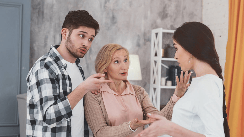 公婆|“五点了，赶紧起来做早餐”婆婆凌晨冲进主卧，毁了她儿子的婚姻