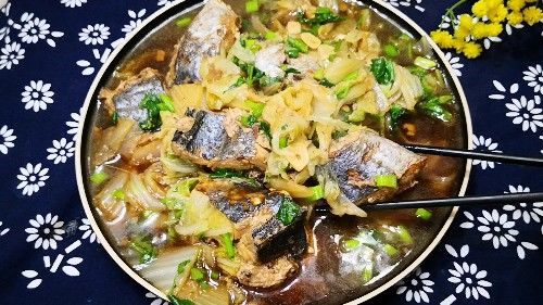 白菜炖鲅鱼先放白菜还是鲅鱼?很多做法顺序错了,难怪不好吃_东北_营养