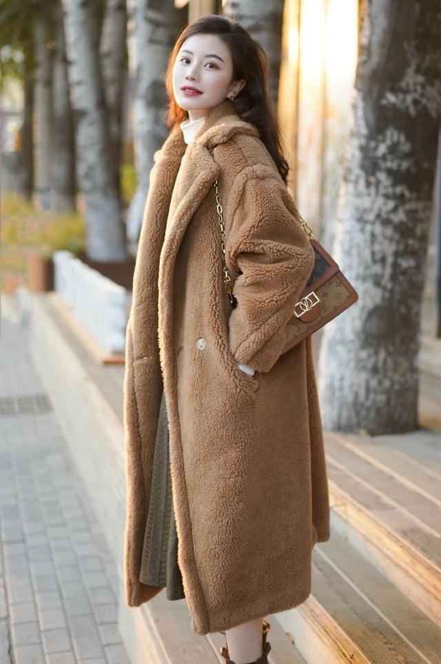 泰迪大衣搭配裙装