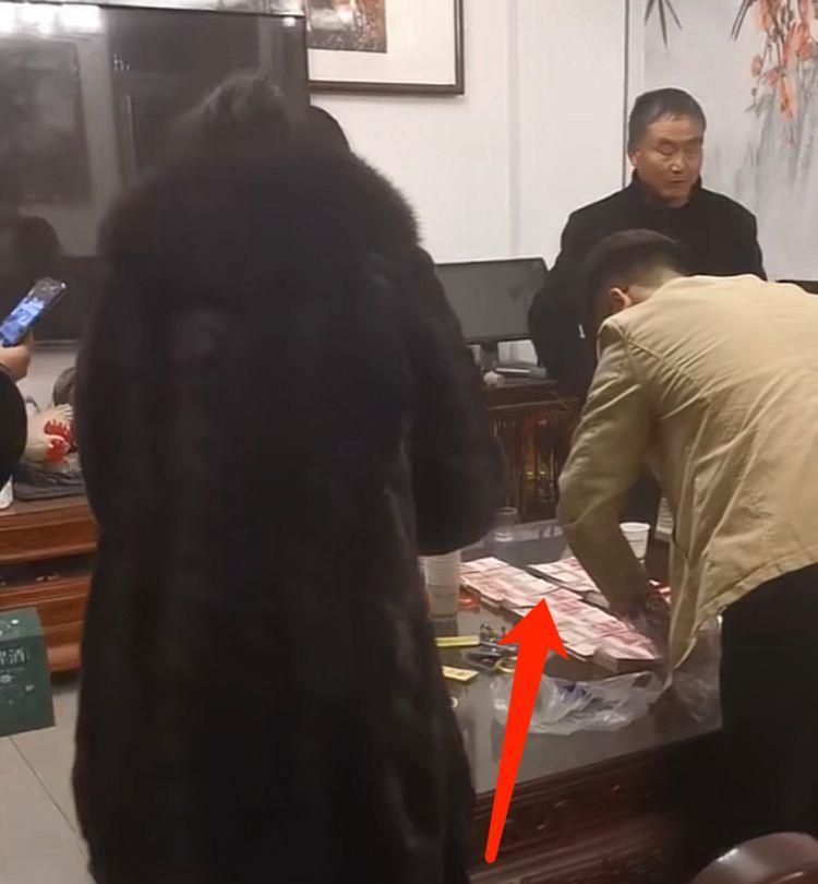 大衣哥家庭最近情况如何 ebf152a8e91e4d3994af94fed8b49576.jpeg